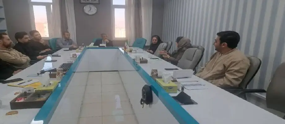 نشست رئیس پارک علم و فناوری کردستان با اعضای خوشه تجاری‌سازی
