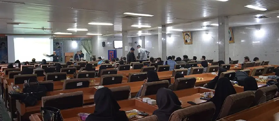 سخنرانی مسئول واحد آموزش پارک در هفته پژوهش