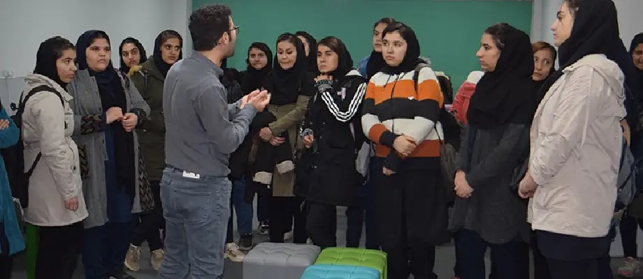 بازدید دانش آموزان هنرستان هنر از پارک