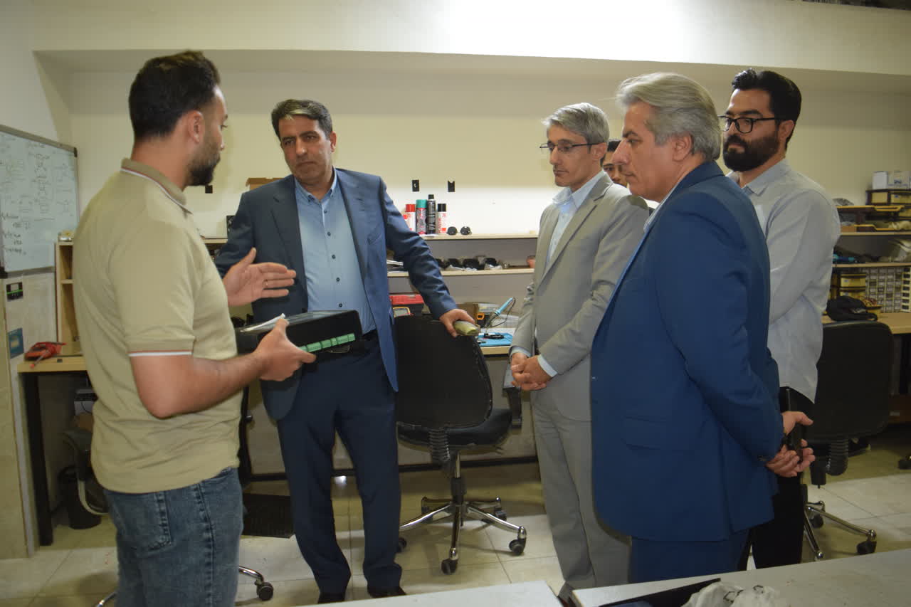 بازدید دکتر شیخی‌زاده، نماینده مردم قروه و دهگلان، از پارک علم و فناوری کردستان